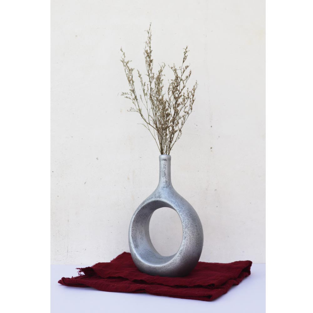 リングベース おしゃれなドーナツ型花瓶 北欧風インテリアに合う花器 一輪挿し 陶器製 フラワーベース シルバー 製品サイズ:約17x24x7cm