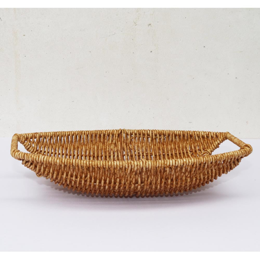 かご　ざる　バスケット　藤編み風（プラスチック製）　フルーツバスケット　自然な風合いの色　ディスプレイ　トレー　皿　インテリア　取っ手付き 製品寸法：26ｘ17ｘ5cm