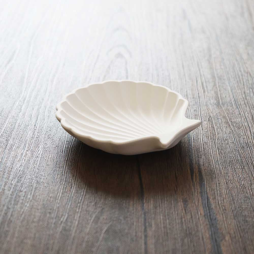 石膏風トレー　貝殻型　小皿　撮影用小道具　北欧風　ディスプレイ　インテリア小物　撮影小物