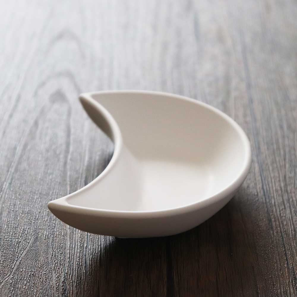 石膏風トレー　月型　小皿　撮影用小道具　北欧風　ディスプレイ　インテリア小物　撮影小物