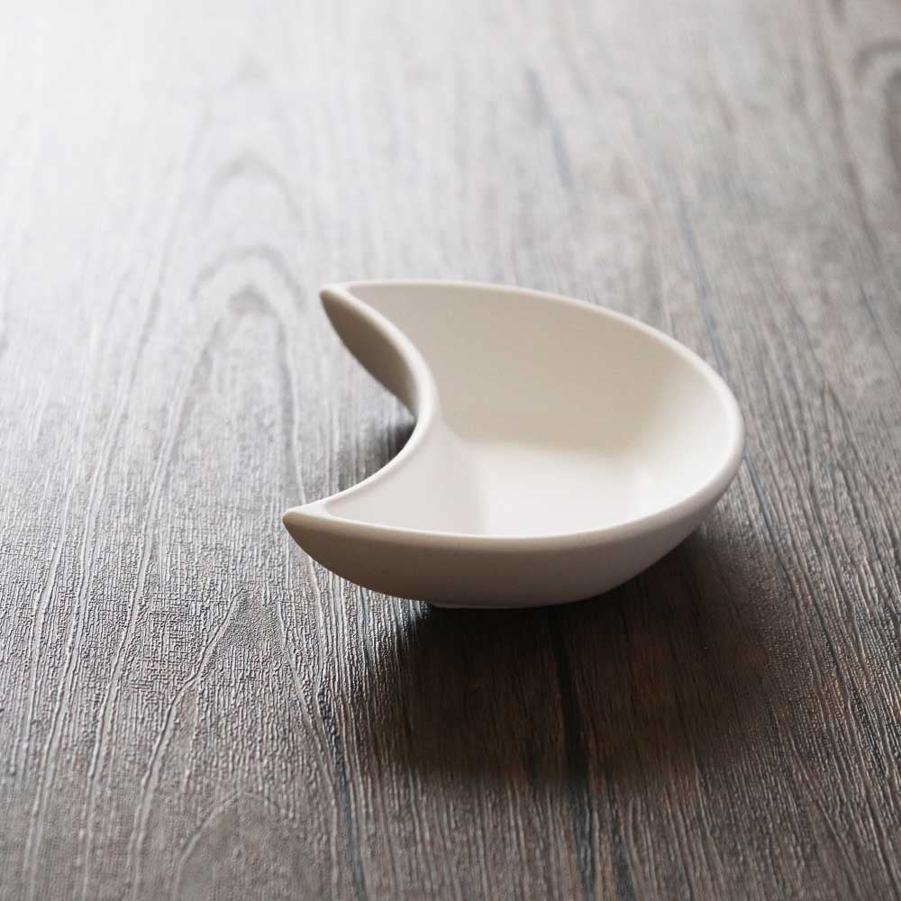 石膏風トレー　月型　小皿　撮影用小道具　北欧風　ディスプレイ　インテリア小物　撮影小物