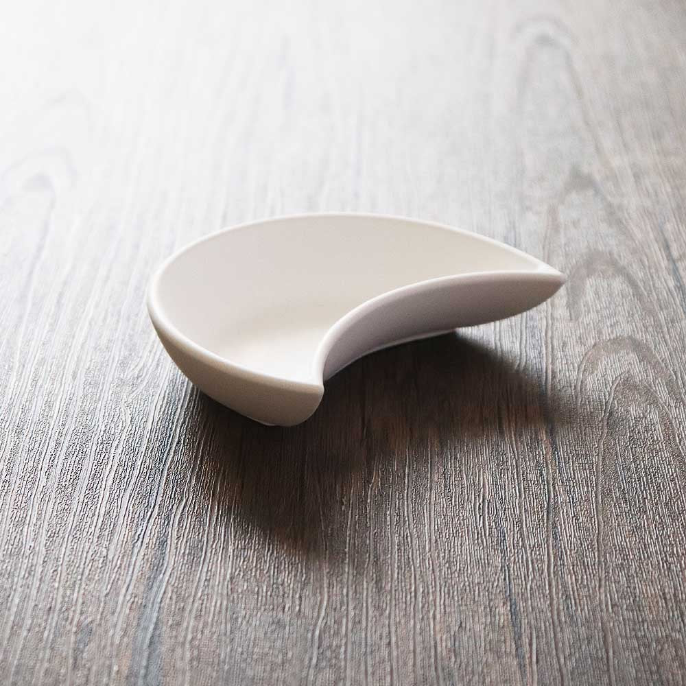 石膏風トレー　月型　小皿　撮影用小道具　北欧風　ディスプレイ　インテリア小物　撮影小物
